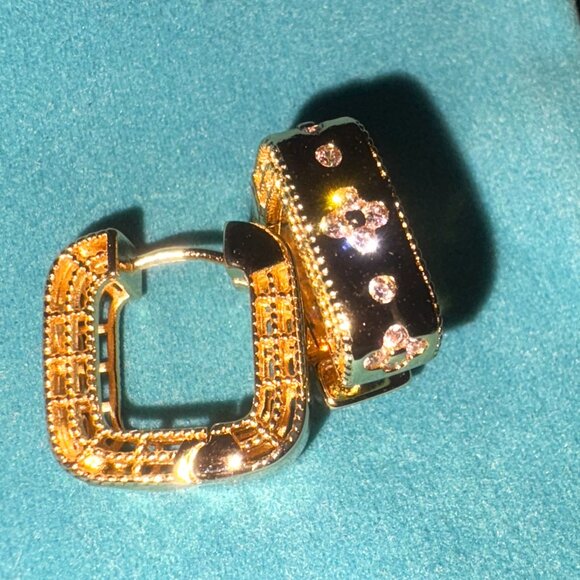 Stunning 24 Carat Gold Filled-Flip-Back Earrings Quatrefoil Design NWOT - Picture 1 of 9